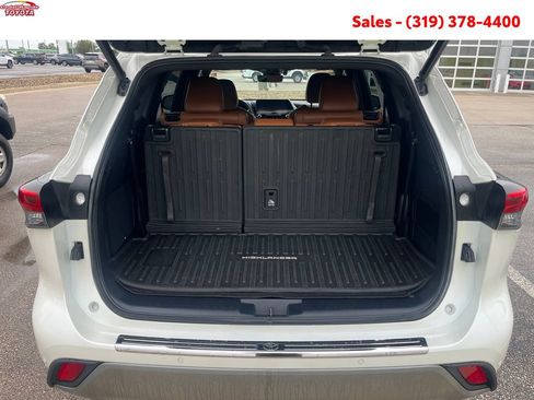 Certified 2021 Toyota Highlander Platinum AWD/4WD image 15