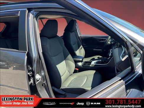 Used 2021 Toyota RAV4 XLE w/ Convenience Package AWD/4WD image 28