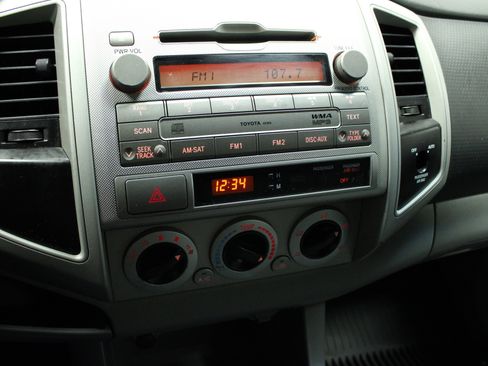 Used 2010 Toyota Tacoma PreRunner image 22