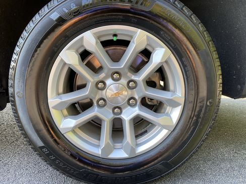 Used 2025 Chevrolet Tahoe LT AWD/4WD image 43