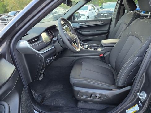 New 2025 Jeep Grand Cherokee Laredo X w/ Luxury Tech Group I image 15