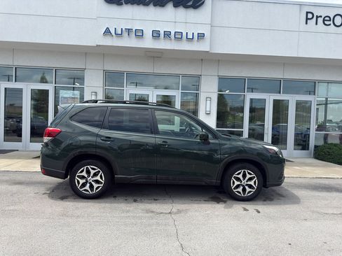 Used 2023 Subaru Forester Premium AWD/4WD image 2