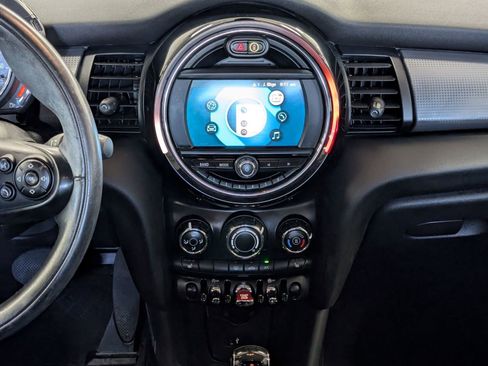 Used 2020 MINI Cooper 4-Door Hardtop w/ Storage Package image 23