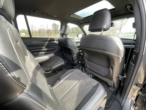 Used 2024 Jeep Grand Cherokee L Altitude image 43