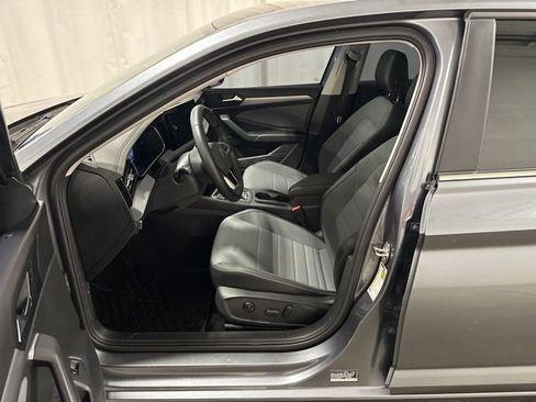 Used 2025 Volkswagen Jetta SE w/ Sunroof Package image 7