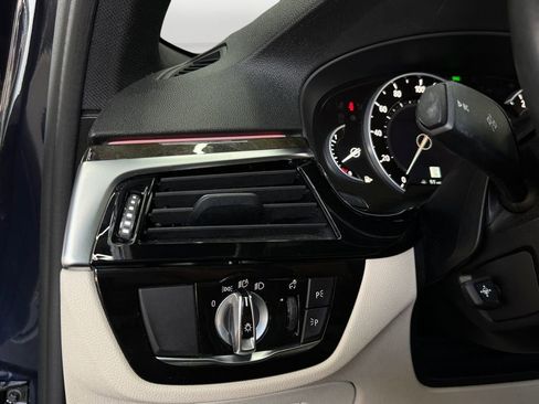 Used 2019 BMW 530i w/ Convenience Package RWD image 18