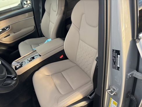 Certified 2025 Volvo XC90 B6 Plus image 21