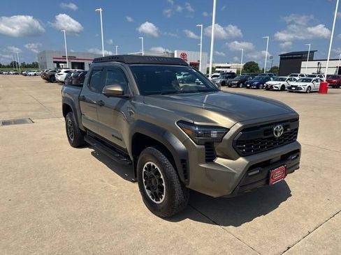Used 2024 Toyota Tacoma TRD Off-Road w/ TRD Off Road Premium Package AWD/4WD image 2