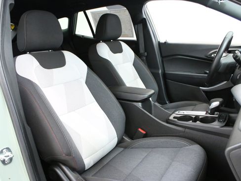 Used 2024 Chevrolet Trax RS w/ Driver Confidence Package image 31