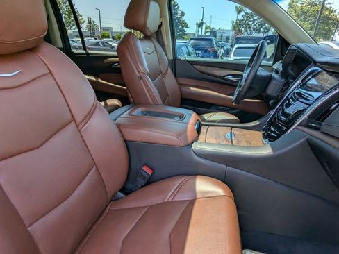Used 2016 Cadillac Escalade ESV Premium image 22