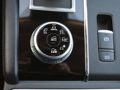 Used 2024 Mitsubishi Outlander SE image 25