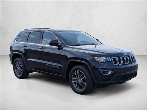 Used 2018 Jeep Grand Cherokee Laredo image 3