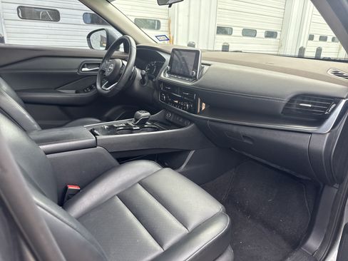 Used 2023 Nissan Rogue SV w/ SV Premium Package FWD image 14