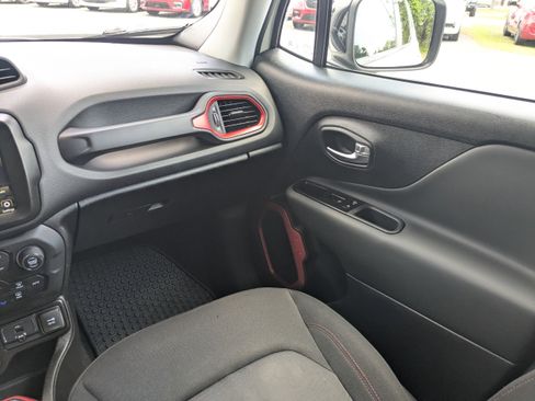 Certified 2022 Jeep Renegade Trailhawk AWD/4WD image 16