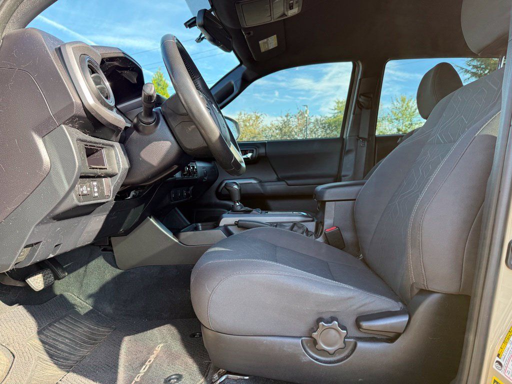 Used 2016 Toyota Tacoma TRD Sport w/ Towing Package RWD image 12