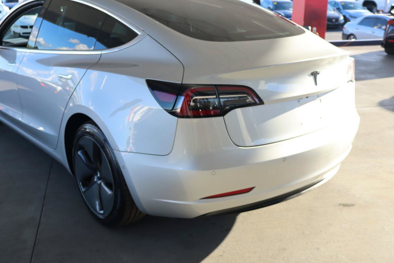 Used 2018 Tesla Model 3 Long Range RWD image 8