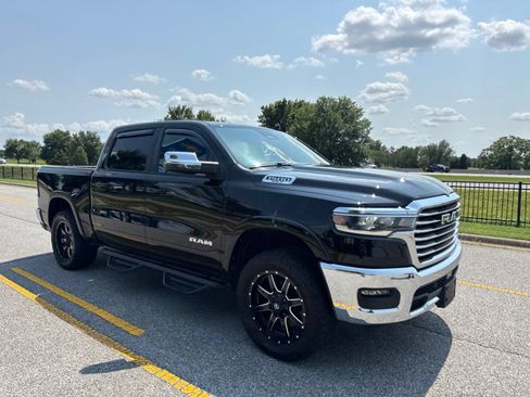 Used 2025 RAM 1500 Laramie AWD/4WD image 3