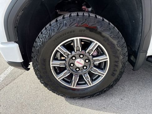 Used 2024 GMC Sierra 1500 AT4 w/ Technology Package image 19