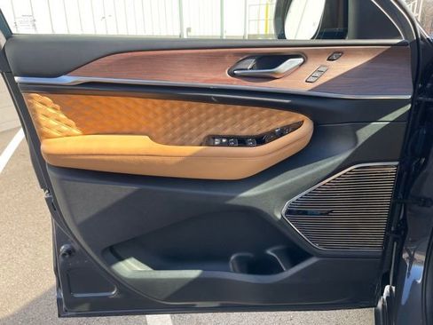 Used 2022 Jeep Grand Cherokee Summit w/ Luxury Tech Group V image 19