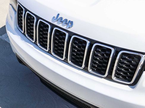 Used 2019 Jeep Grand Cherokee Laredo RWD image 8