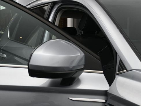 Used 2023 Volkswagen Taos SE w/ Panoramic Sunroof Package image 16