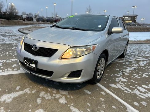 Used 2010 Toyota Corolla LE image 3