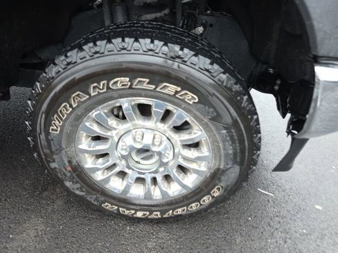 Used 2022 Ford F250 XLT w/ XLT Premium Package image 9