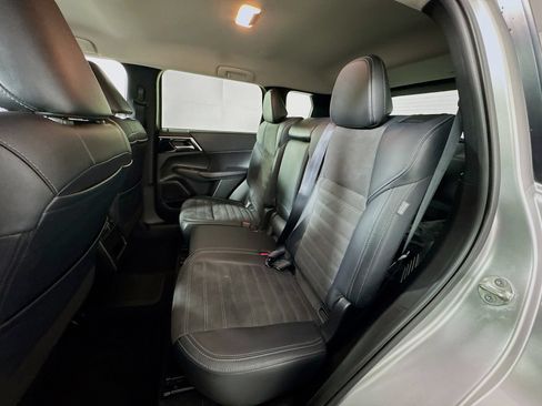 Used 2024 Mitsubishi Outlander 4WD Plug-In Hybrid image 19