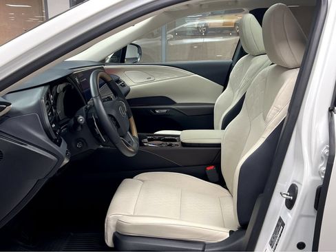 Certified 2025 Lexus RX 450h AWD w/ Convenience Package image 9