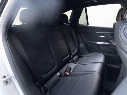 Used 2026 Mercedes-Benz GLC 300 image 22