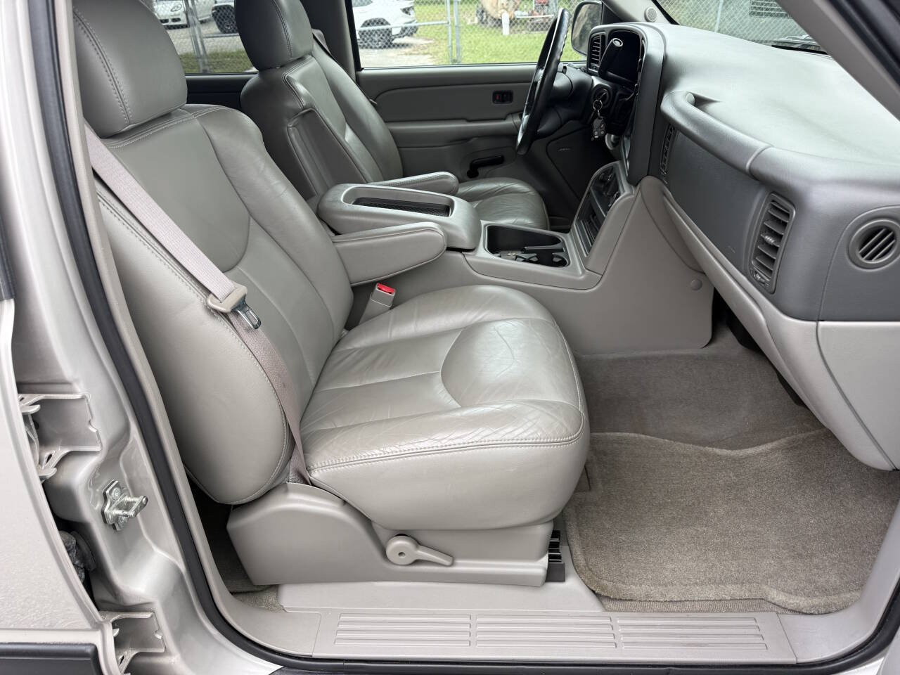 Used 2004 Chevrolet Suburban LS w/ Preferred Equipment Group RWD image 26