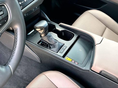 Used 2024 Lexus ES 300h w/ Premium Package image 17