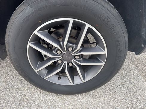 Used 2022 Jeep Grand Cherokee Limited image 11