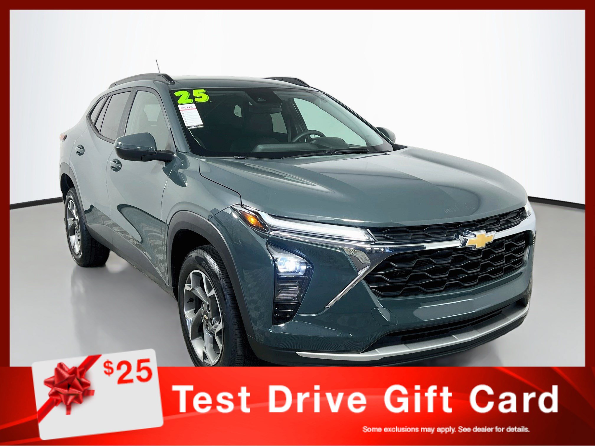 Used 2025 Chevrolet Trax LT FWD image 1