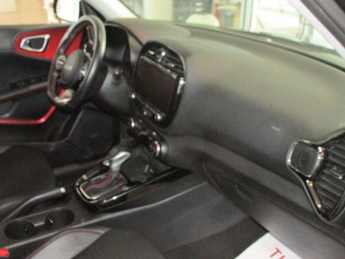 Used 2023 Kia Soul GT-Line image 27