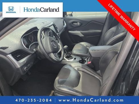 Used 2018 Jeep Cherokee Latitude Plus w/ Comfort/Convenience Group FWD image 4