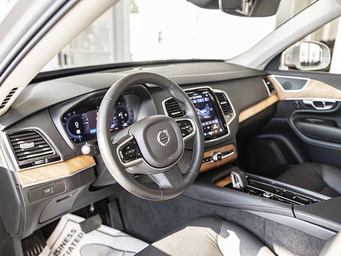 Used 2025 Volvo XC90 B6 Plus image 21