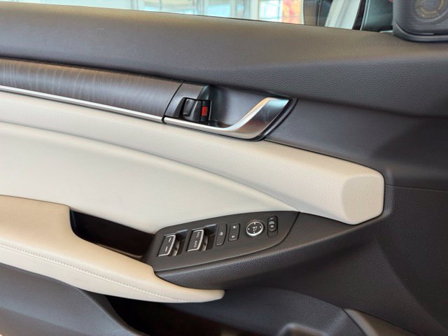 Used 2018 Honda Accord EX image 21
