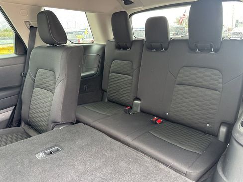 Used 2025 Nissan Pathfinder SV image 19