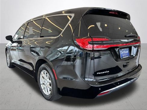 Used 2025 Chrysler Pacifica Select FWD image 10