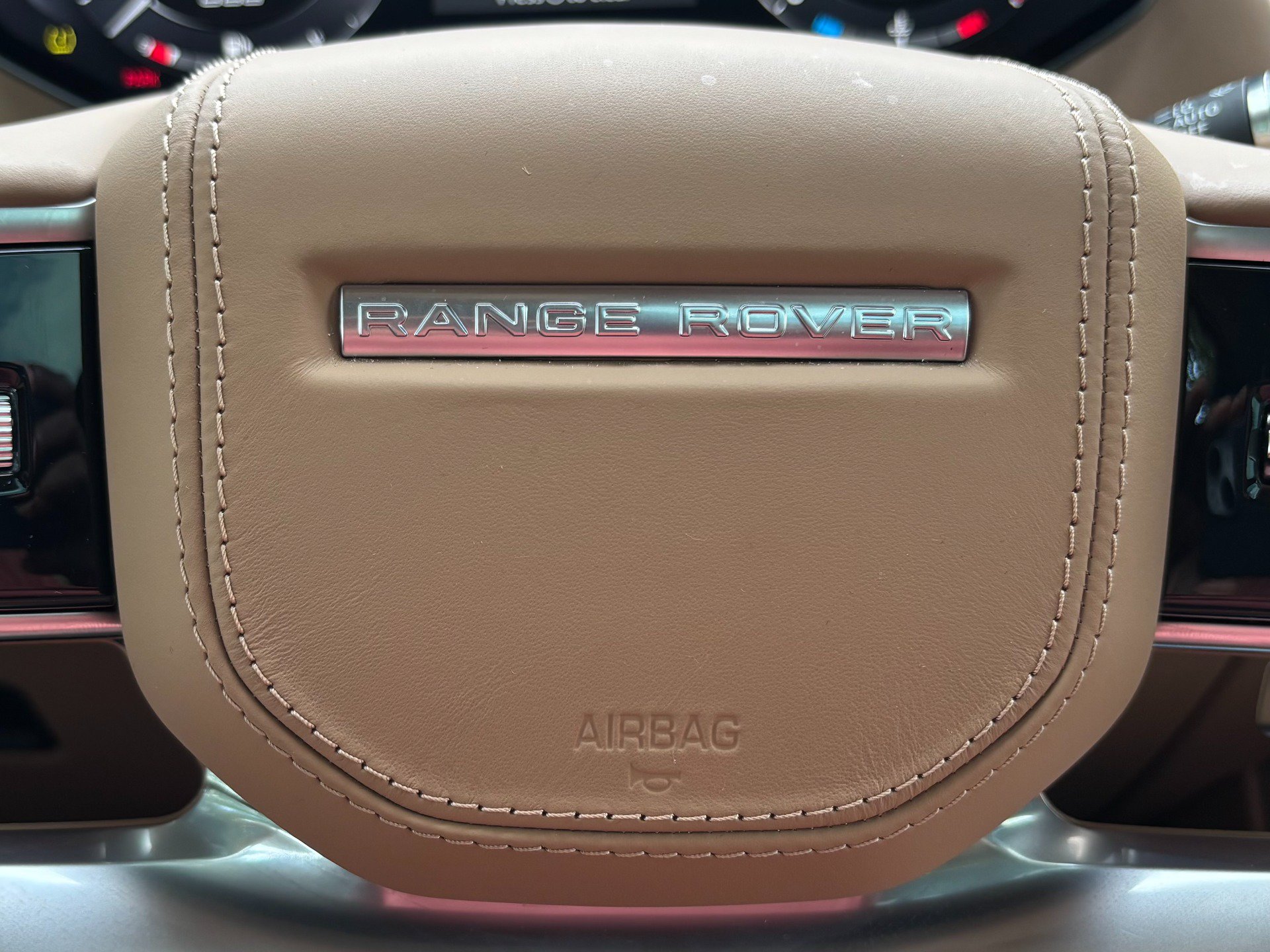 Used 2025 Land Rover Range Rover SE AWD/4WD image 33