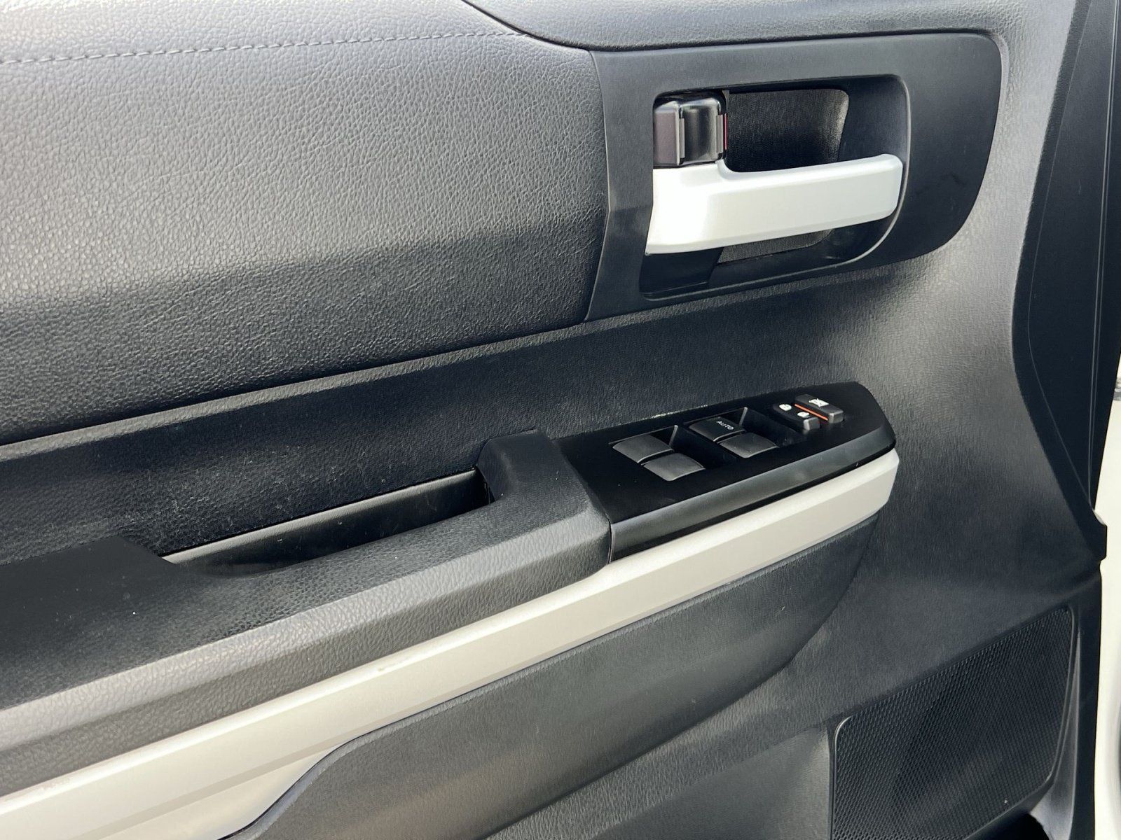 Used 2019 Toyota Tundra SR5 AWD/4WD image 15