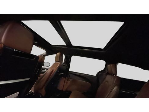 Used 2020 Chrysler Pacifica Limited w/ Tire & Wheel Group image 15