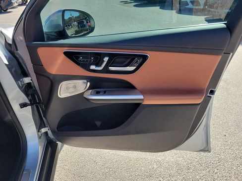 Used 2024 Mercedes-Benz GLC 300 4MATIC image 35