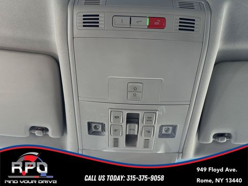 Used 2022 Volkswagen Tiguan SE AWD/4WD image 33