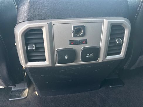 Used 2019 Ford F150 Lariat w/ Equipment Group 502A Luxury AWD/4WD image 20