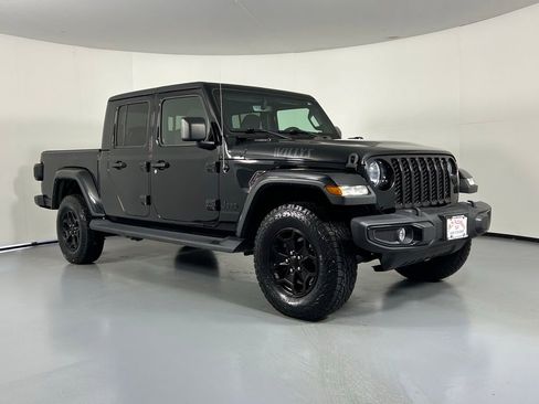 Used 2022 Jeep Gladiator Sport AWD/4WD image 1