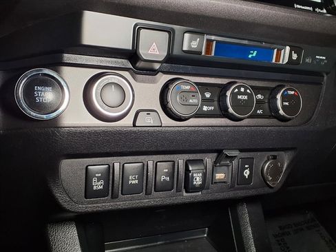 Used 2020 Toyota Tacoma TRD Off-Road w/ Technology Package image 24