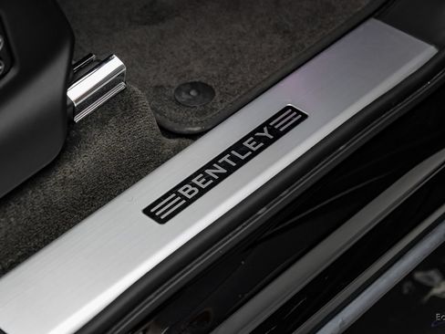 Used 2023 Bentley Bentayga Extended Wheelbase AWD/4WD image 46