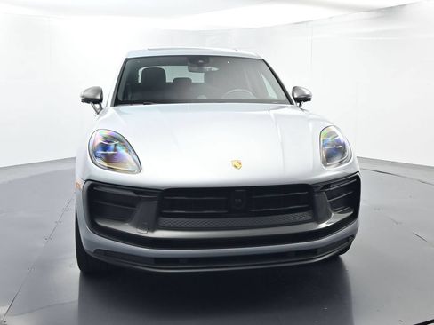 Certified 2025 Porsche Macan AWD/4WD image 18